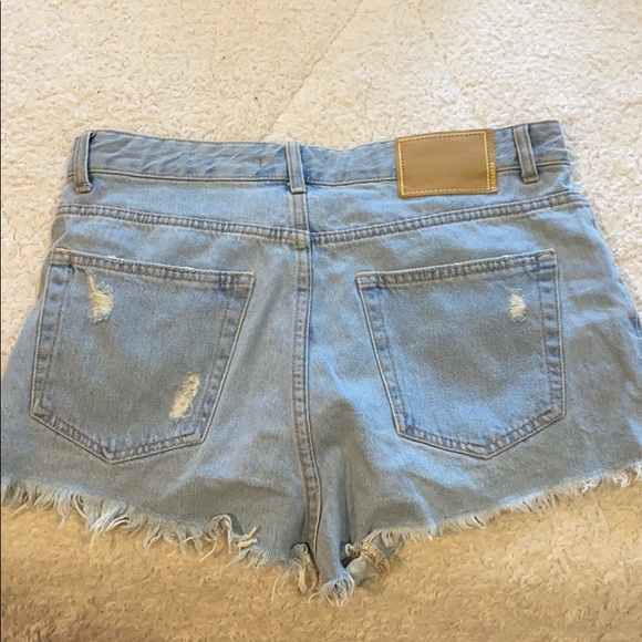 Cute jean shorts with flower design - Picture 2 of 3